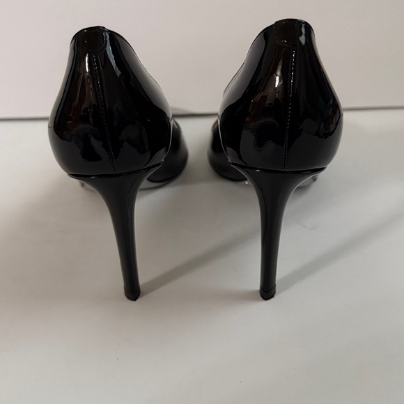 Rene Caovilla Black Patent Pump w/Diamond-Effect Soles & Liner-Edge. - Picture 6 of 9